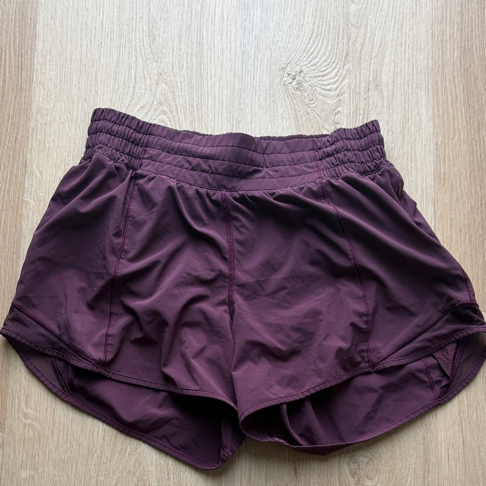 Women's Burgundy Athletic Shorts lululemon hotty hot size 6 high rise 4inch